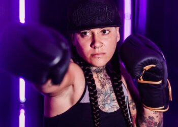 Atleta e instrutora de defesa pessoal, Rata Celes fala sobre o paradoxo de gênero no ensino de lutas