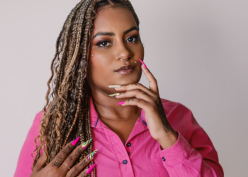 Conheça a história de Rebeca Araújo: Mulher negra, mãe e empreendedora baiana do ramo da beleza