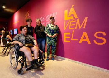 Exposição “LÁ VÊM ELAS!” destaca a luta de mulheres com deficiência por acessibilidade e inclusão
