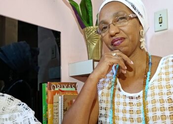 Ateliê Kaiodê e a força do sagrado: empreendedora Ana Cláudia Teixeira resgata a memória ancestral por meio dos bordados