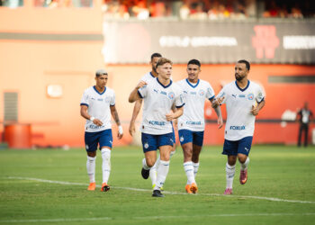 Bahia vence clássico no Barradão e celebra momento de destaque de jovem promessa