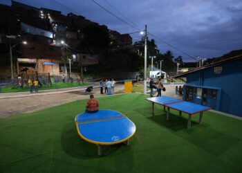 Cajazeiras VIII ganha praça requalificada com parque infantil e iluminação em LED
