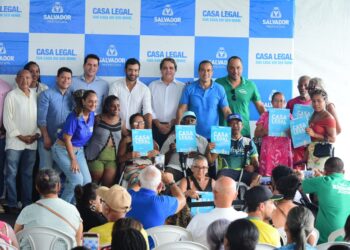 Programa Casa Legal entrega quase 5 mil escrituras definitivas a moradores de Paripe