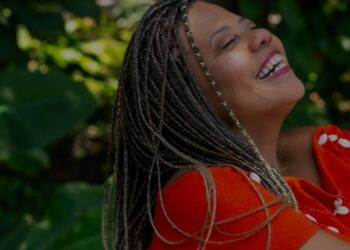 Atriz e escritora Cássia Valle  toma posse na Academia de Cultura da Bahia