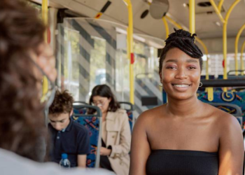 Projeto de lei prevê que mulheres possam escolher assento ao lado de outras mulheres em transportes coletivos