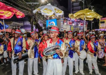 Carnaval: Bloco Alvorada inicia entrega de fantasia no Shopping Center Lapa