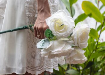 Espetáculo baiano usa história de noiva para discutir silenciamento feminino