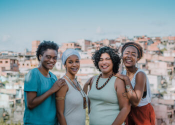 Coletivo Entre Becos é finalista  do prêmio MOL com reportagem sobre associação que transforma vidas há 60 anos; saiba como votar