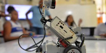Curso gratuito de robótica para jovens está com inscrições abertas no subúrbio de Salvador