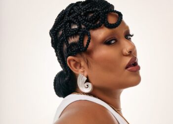 Iuna Falcão abre turnê UMAMI em Salvador com participação de Célia Sampaio