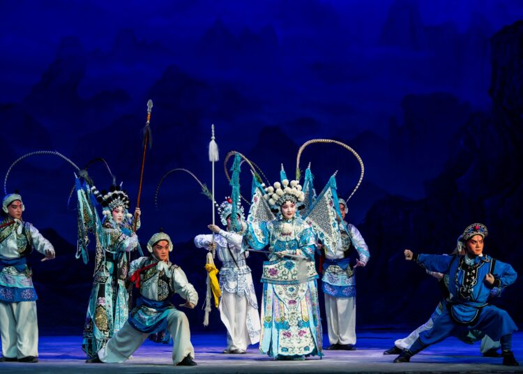 Ópera de Pequim traz espetáculo clássico do teatro chinês à Concha Acústica, em Salvador
