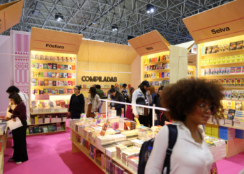 Estande “Compiladas” reúne editoras independentes e amplia diversidade na Bienal do Livro Bahia 2026