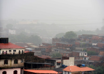 Inmet emite alerta de chuvas intensas para Salvador e mais de 100 cidades da Bahia