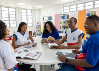 Governo da Bahia amplia Programa Mais Estudo com 46 mil vagas de monitoria na rede estadual
