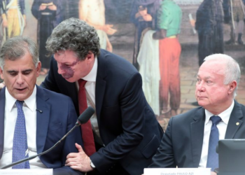 CCJ da Câmara aprova admissibilidade de proposta que prevê fim da escala 6×1