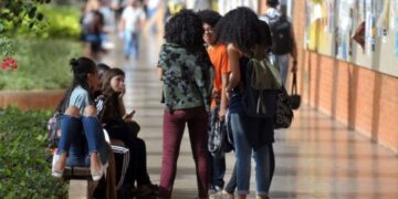 Governo federal abre 670 vagas gratuitas em cursos de comércio exterior para pessoas negras