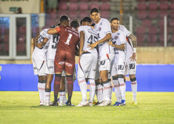 Vitória recebe o Coritiba no Barradão em duelo pela 14ª rodada do Brasileirão