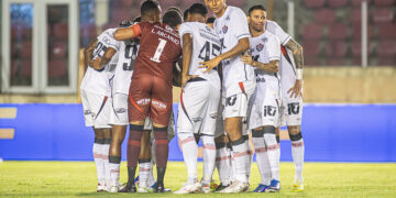 Vitória recebe o Coritiba no Barradão em duelo pela 14ª rodada do Brasileirão