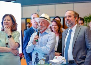 Lula anuncia investimento de R$ 130 bilhões em distribuição de energia e reformula Luz para Todos