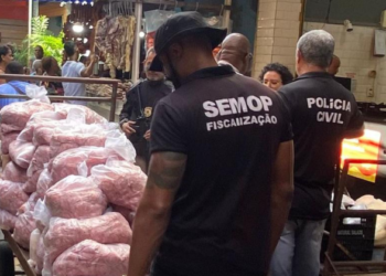 Operação integrada apreende mais de três toneladas de produtos impróprios na Feira de São Joaquim
