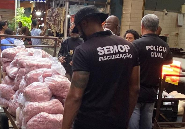 Operação integrada apreende mais de três toneladas de produtos impróprios na Feira de São Joaquim