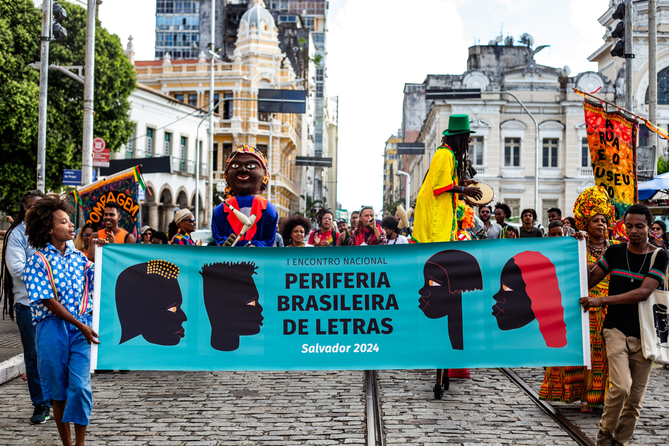 Encontro da Periferia Brasileira de Letras reúne coletivos e debate literatura, antirracismo e direitos humanos em Camaçari