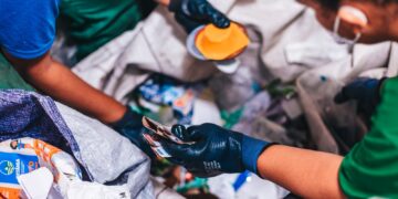 Reciclagem de plástico avança no Brasil impulsionada por indústria, regulação e fortalecimento de cooperativas