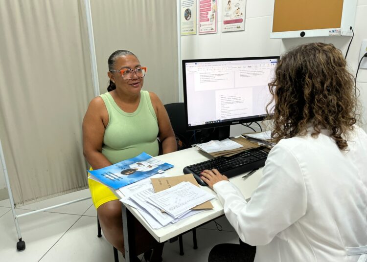 Hospitais Universitários Federais na Bahia realizam mutirão neste sábado (30) com mais de 3.800 atendimentos e aplicação de 900 doses de vacinas para a população idosa