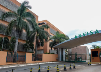 Anvisa suspende lotes de corticoide e medicamentos para colesterol
