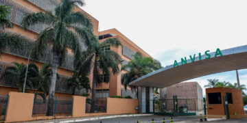 Anvisa suspende lotes de corticoide e medicamentos para colesterol