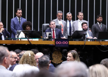 Câmara aprova PEC que acaba com escala 6×1 e reduz jornada semanal para 40 horas