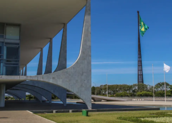 Governo reage a decisão dos EUA de classificar facções como organizações terroristas e diz que combate ao crime é responsabilidade do Brasil