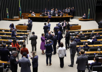 Câmara pode votar nesta quinta proposta que prevê renovação automática da CNH sem exames presenciais