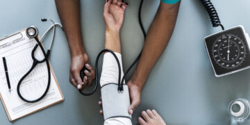 MEC aprova novas diretrizes para cursos de enfermagem e amplia carga prática na formação