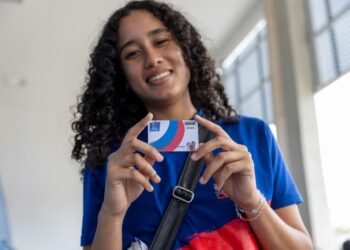 Governo da Bahia libera parcela de maio do Bolsa Presença para 352 mil estudantes