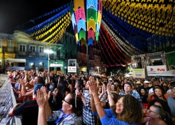São João no Pelourinho reuniu multidão na noite desta segunda-feira