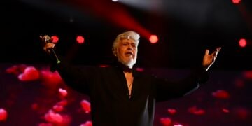 Sidney Magal celebra 60 anos de carreira com show na Concha Acústica do TCA