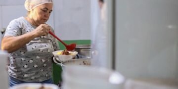Insegurança alimentar grave recua mais de 70% entre populações vulneráveis no Brasil