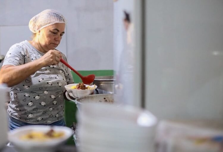 Insegurança alimentar grave recua mais de 70% entre populações vulneráveis no Brasil