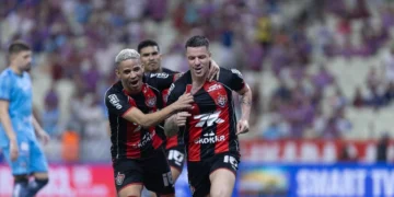 Vitória vence o Fortaleza de virada e abre vantagem na final do Nordestão