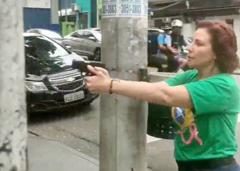Justiça determina prisão de jornalista que foi perseguido por Carla Zambelli em 2022