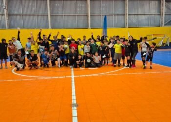Projeto abre 100 vagas gratuitas para aulas de handebol destinadas a jovens em Pernambués