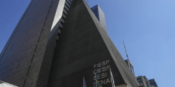 Empresariado lança ofensiva no Senado e mobiliza 3 mil entidades em defesa de PEC que mantém escala 6×1