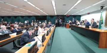 CCJ da Câmara aprova PEC que reduz maioridade penal para 16 anos