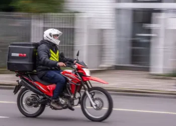 Lula lança programa de financiamento para motos e bicicletas elétricas voltado a entregadores