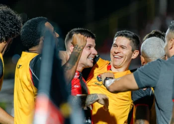 Vitória vence Vasco no Barradão e mantém sequência invicta como mandante no Brasileirão