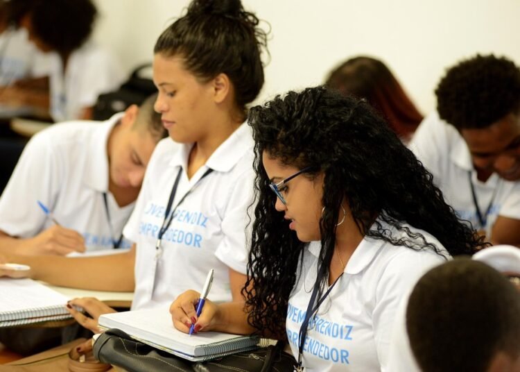 Jovem Aprendiz Empreendedor: Prefeitura abre 600 vagas para adolescentes e jovens