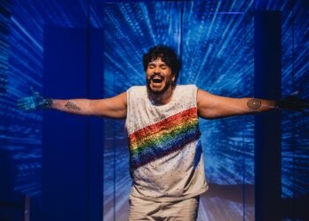 Espetáculo sobre diversidade que mistura humor, música e recursos visuais volta em cartaz em Salvador