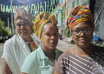 Oficina de turbantes fortalece autoestima e identidade de mulheres na Baixa do Tubo