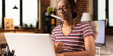 ONU Mulheres abre inscrições para formação digital gratuita em dez capitais brasileiras